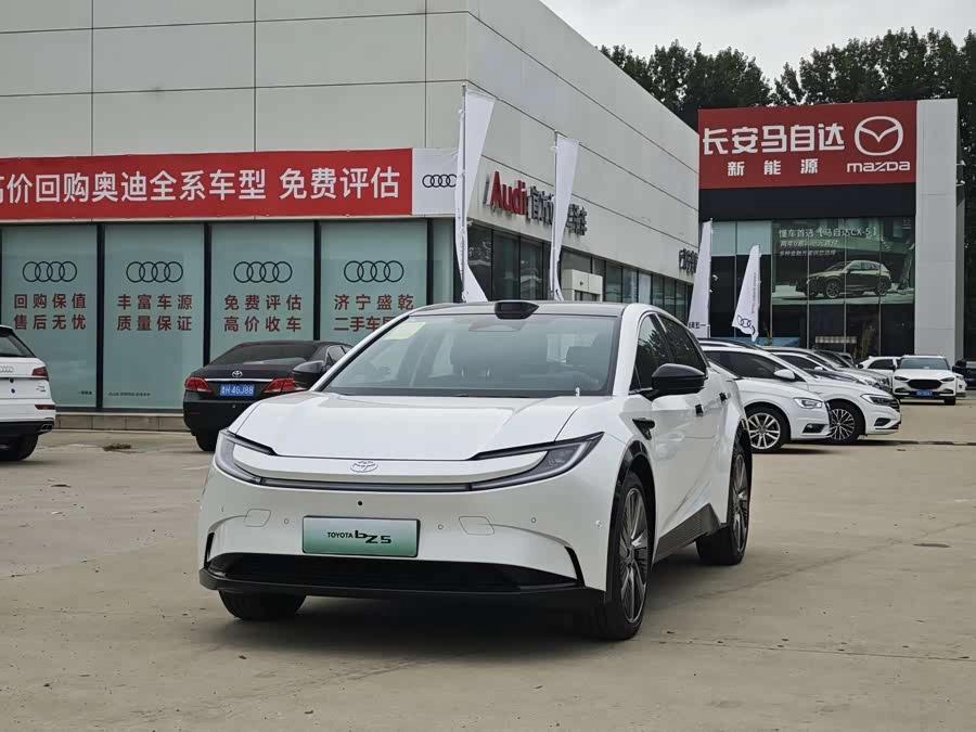 Купить внедорожник Toyota из Китая с доставкой