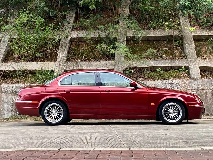 Jaguar S-TYPE