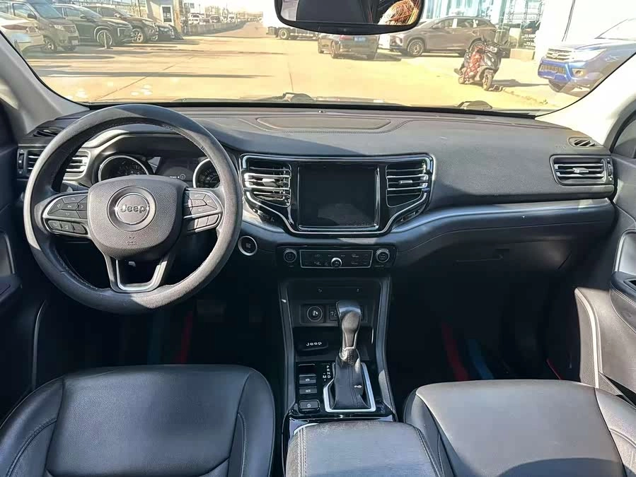 Jeep Commander