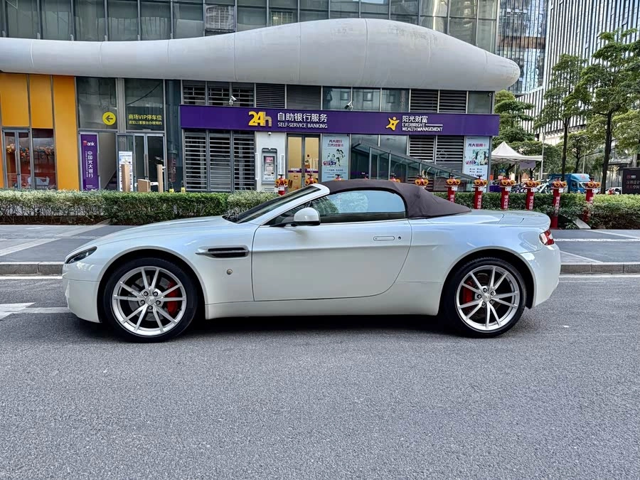 Aston Martin V8 Vantage