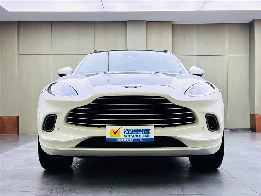 Aston Martin DBX