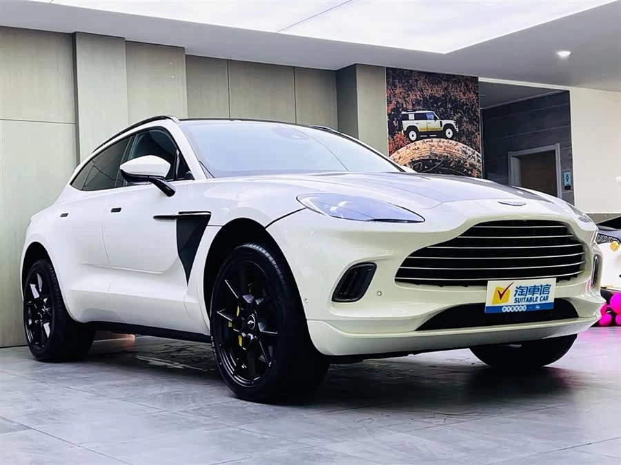 Aston Martin DBX