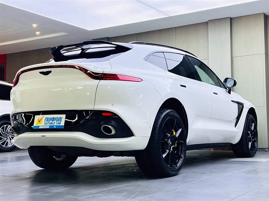 Aston Martin DBX