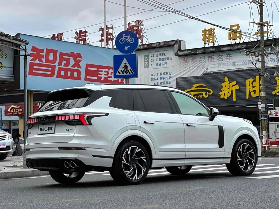 Lynk & Co 09