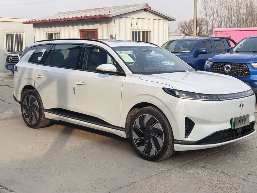 Dongfeng eπ008