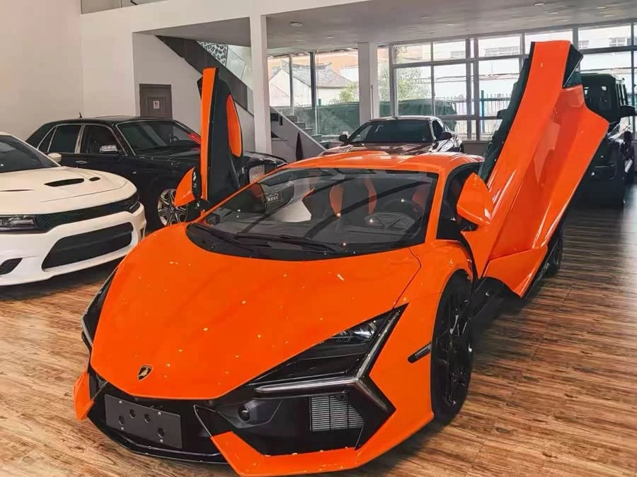 Lamborghini Revuelto