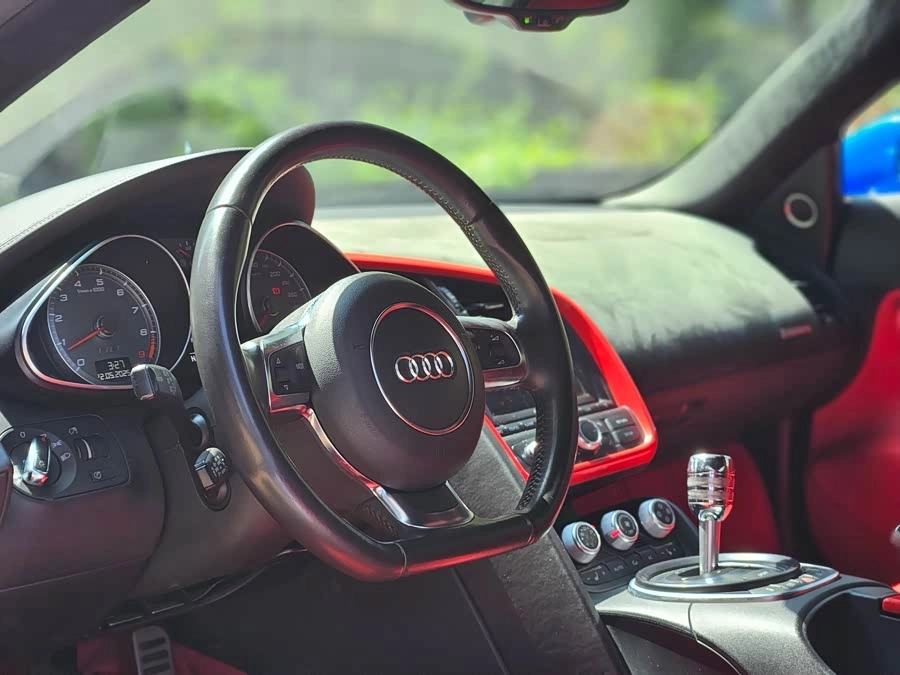Audi R8