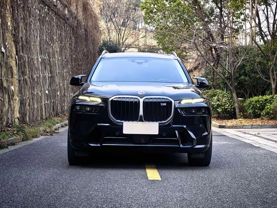 BMW X7 M60i