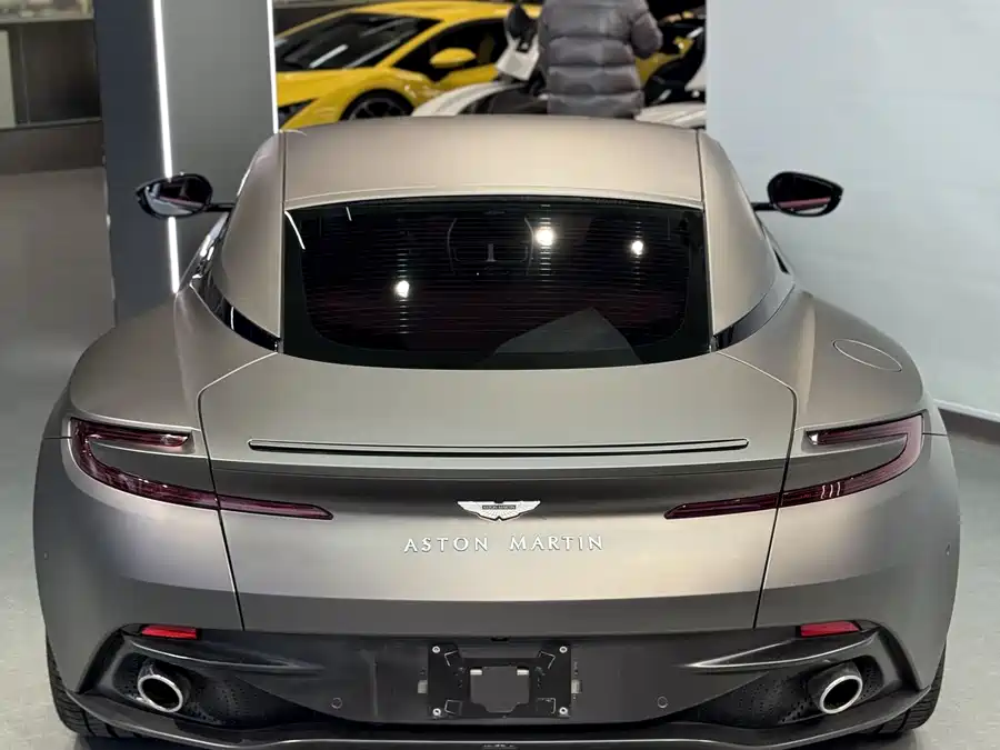 Aston Martin DB11