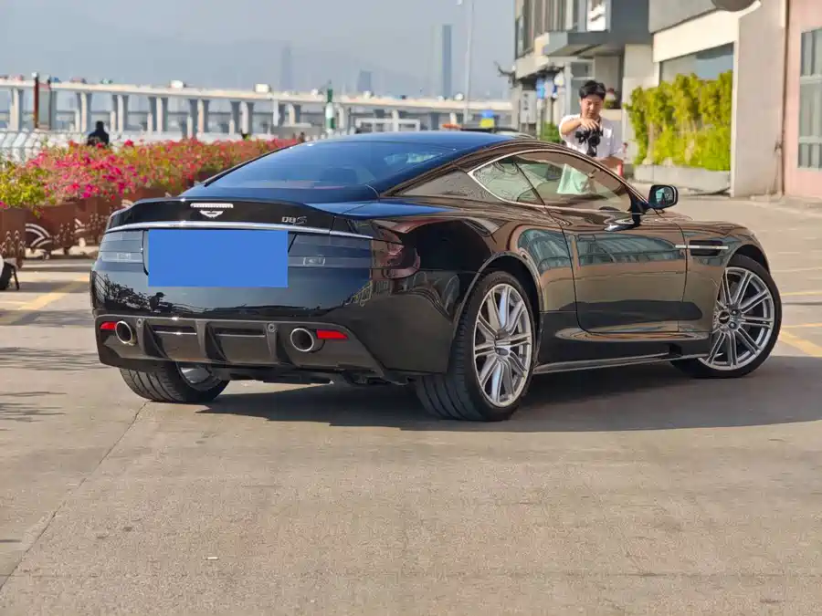 Aston Martin DBS
