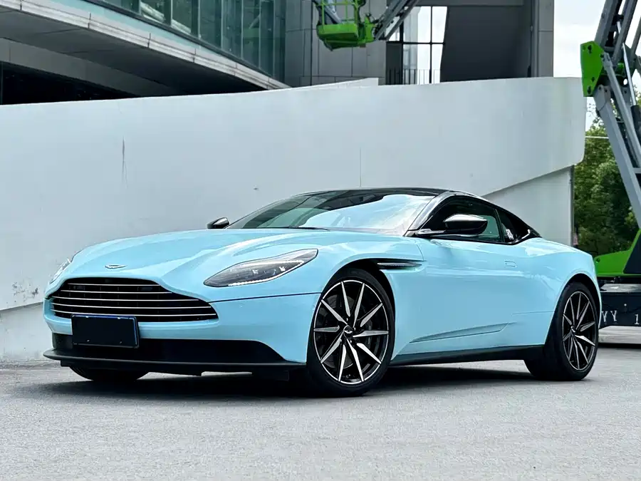 Aston Martin DB11
