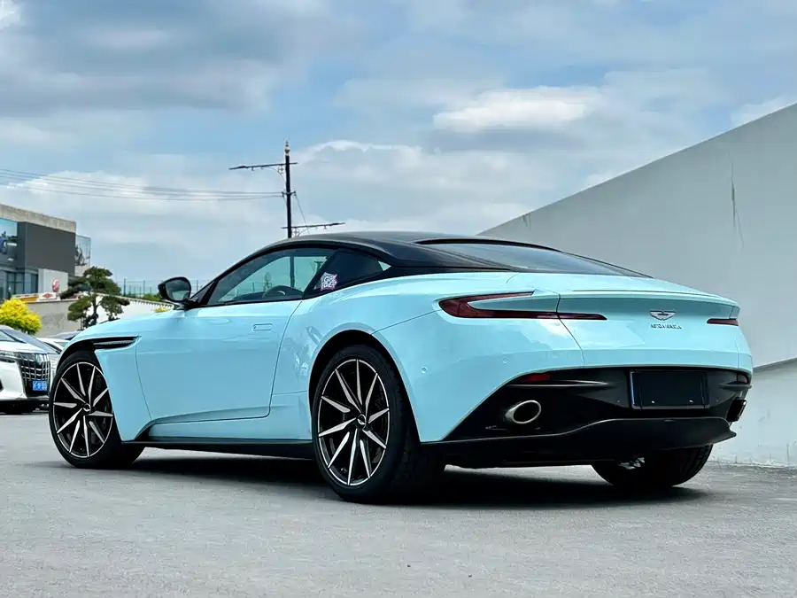 Aston Martin DB11
