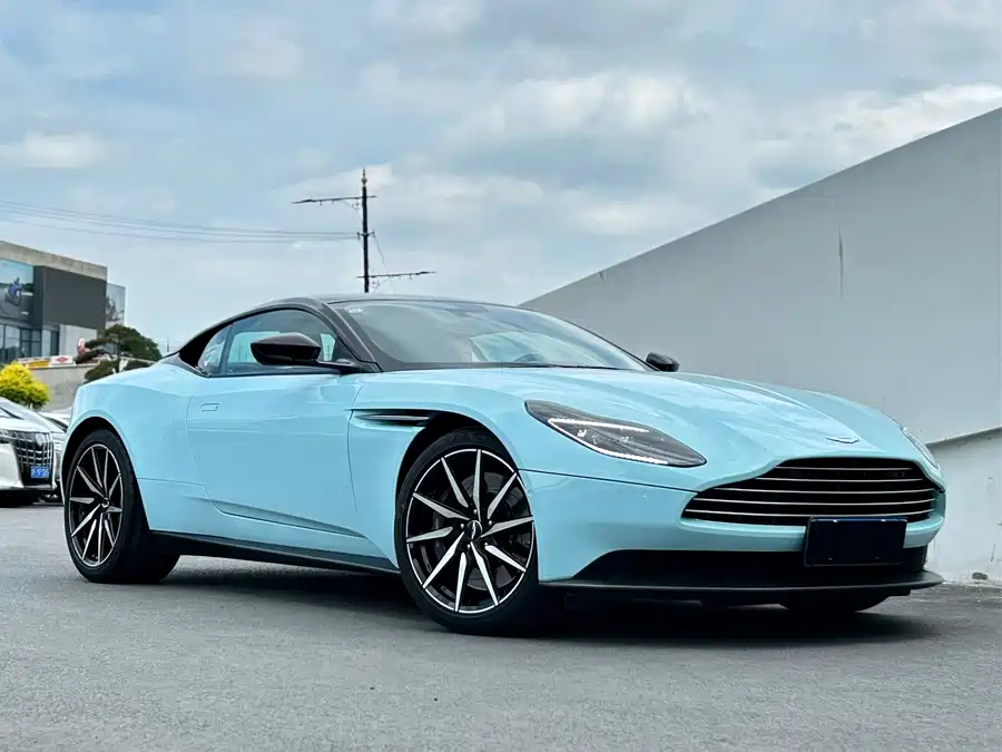 Aston Martin DB11