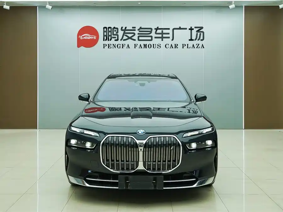 BMW i7