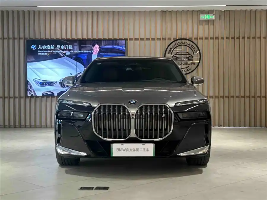 BMW i7