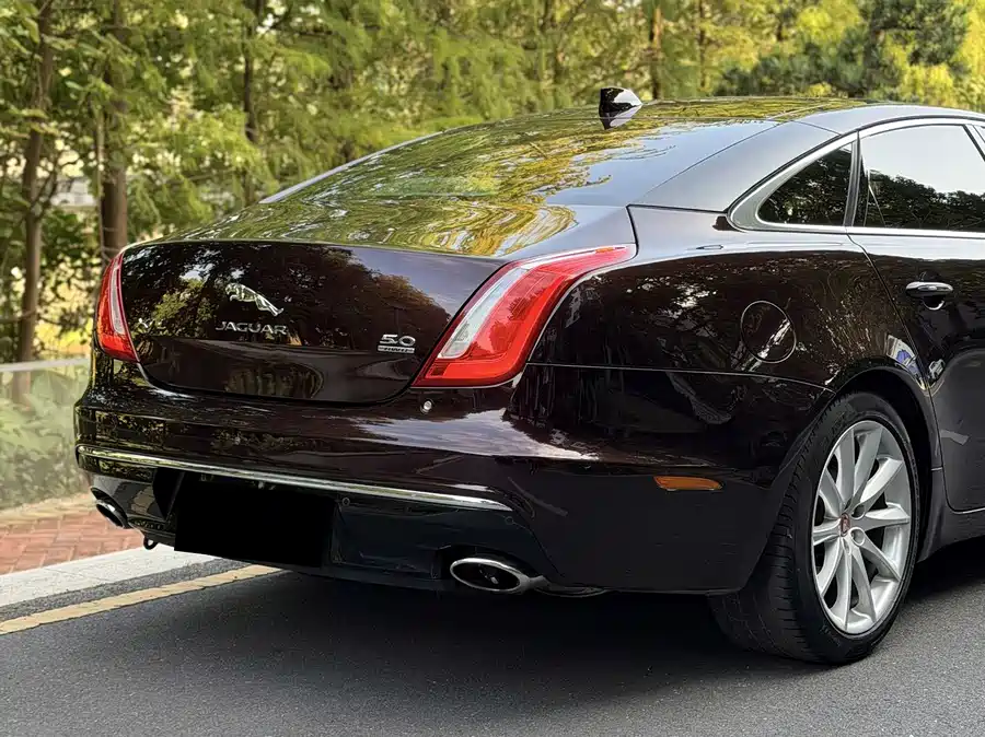 Jaguar XJ