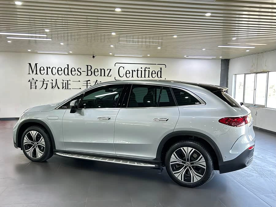 Mercedes Benz EQE SUV