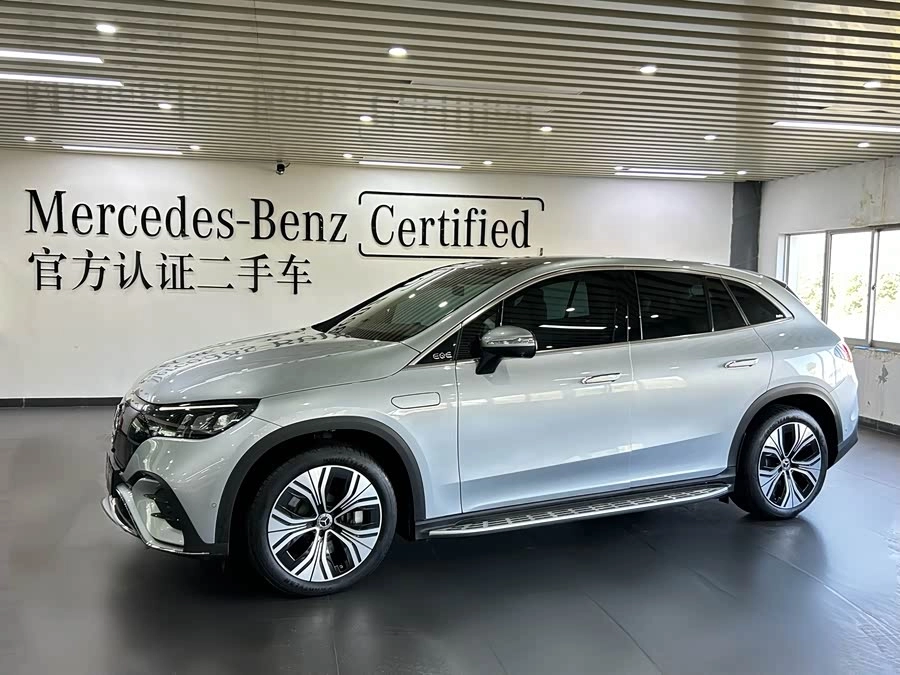 Mercedes Benz EQE SUV