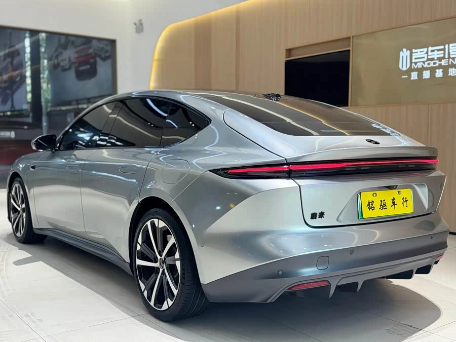NIO ET5