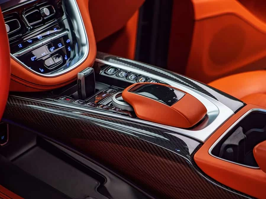 Aston Martin DBX