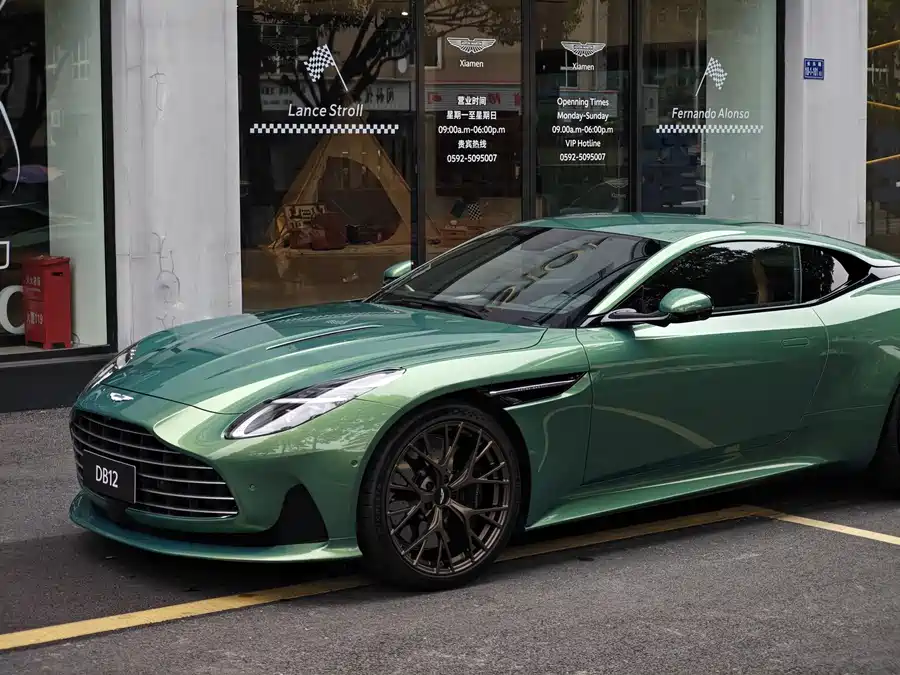 Aston Martin DB12
