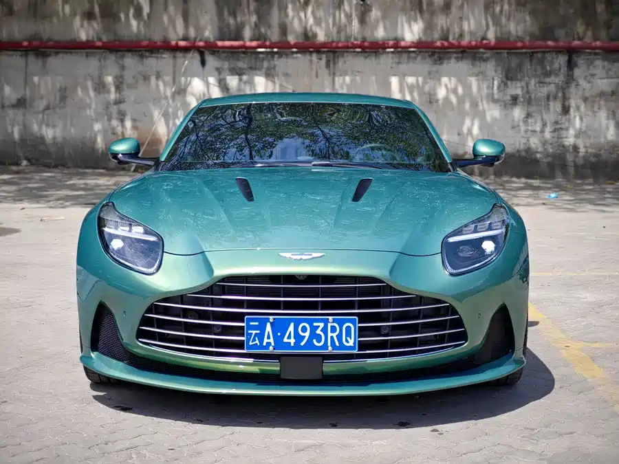 Aston Martin DB12