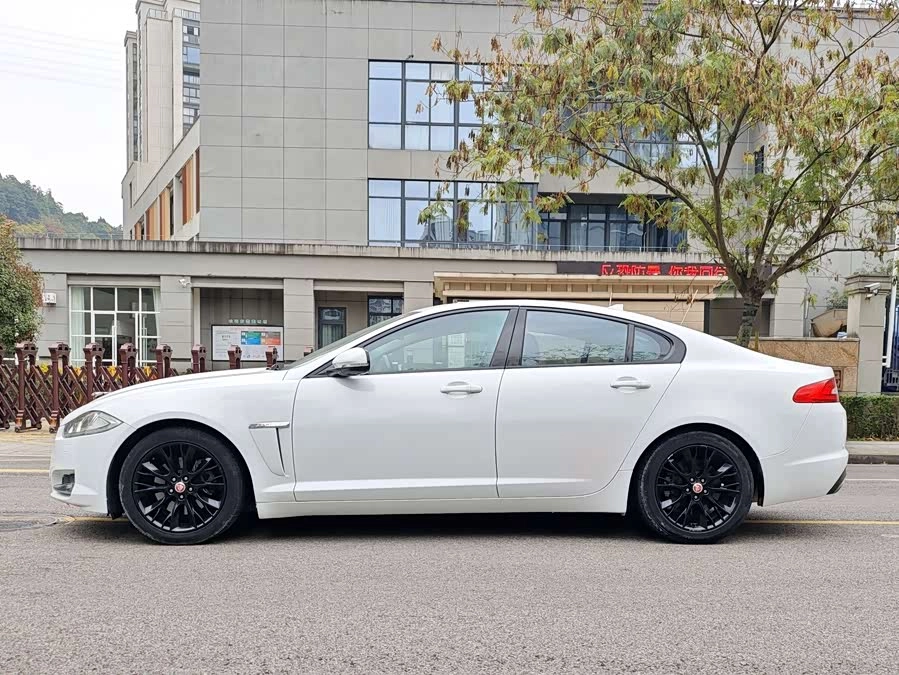 Jaguar XF