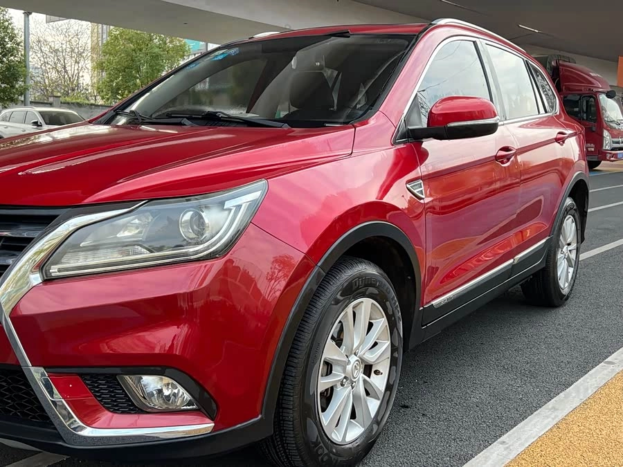 BAIC S6