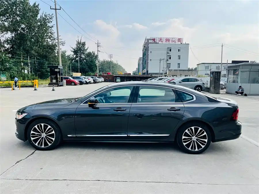 Volvo S90
