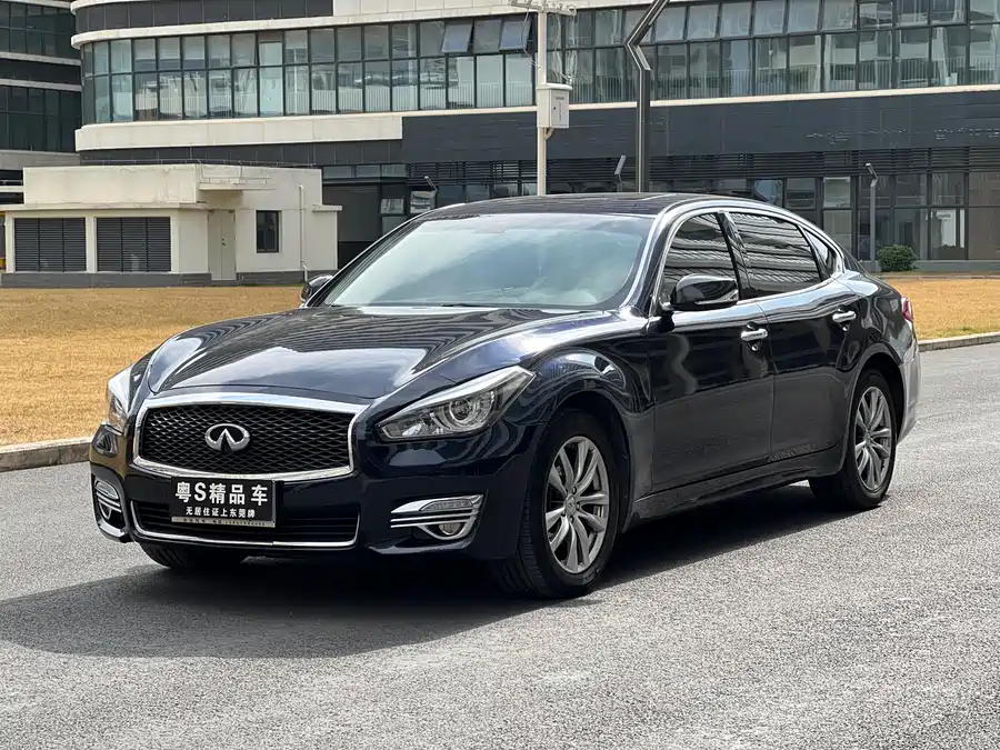 Infiniti Q70