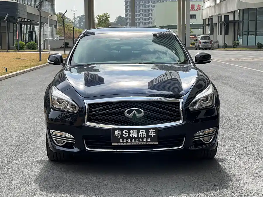 Infiniti Q70