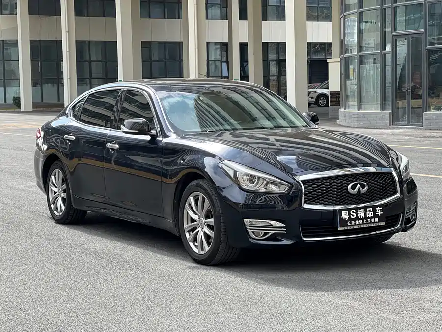 Infiniti Q70