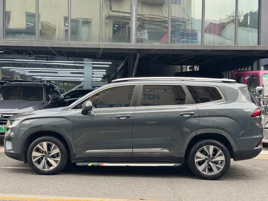 Geely Okavango