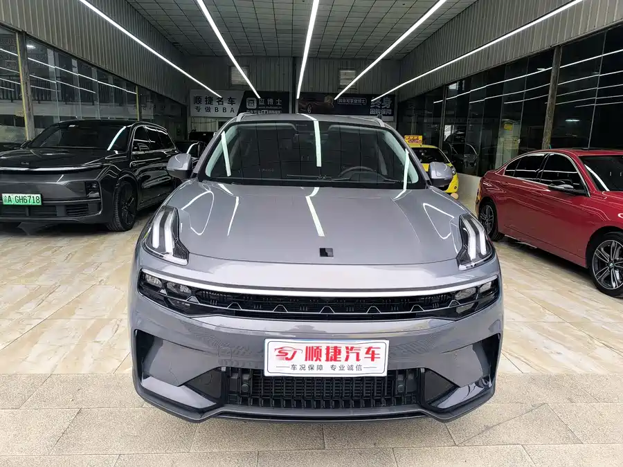 Lynk & Co 06