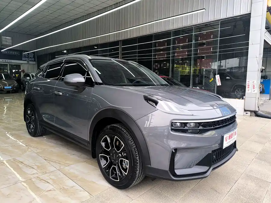 Lynk & Co 06