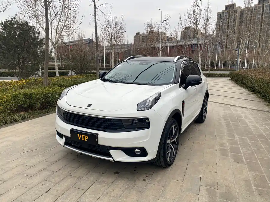 Lynk & Co 01