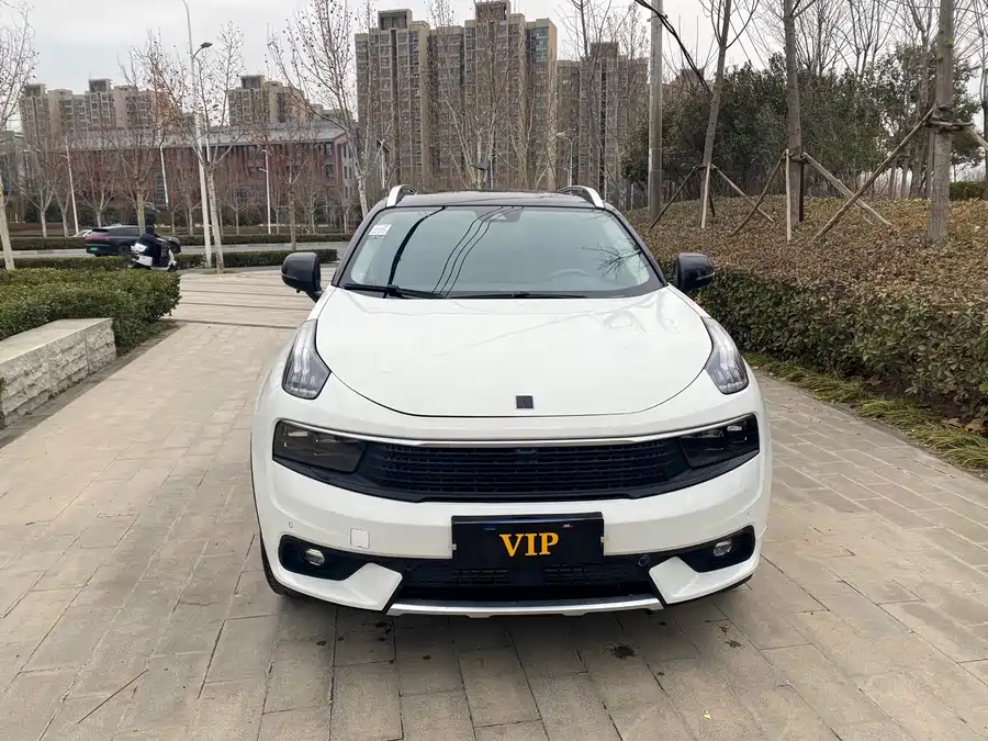 Lynk & Co 01