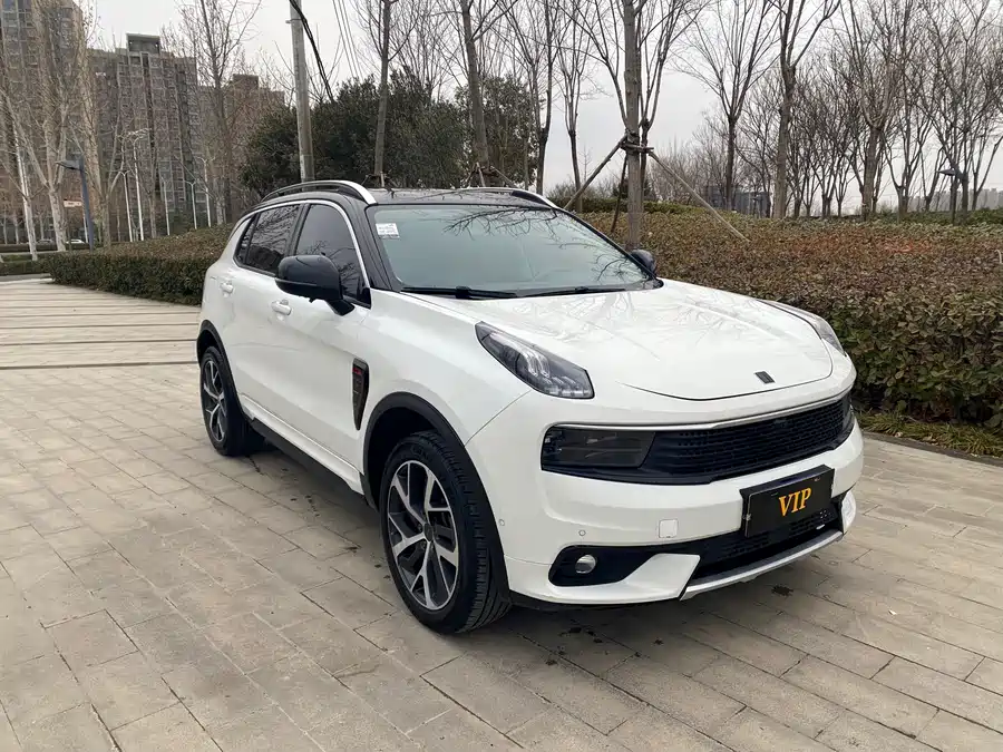 Lynk & Co 01