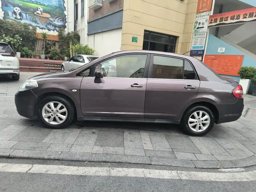 Nissan Tiida