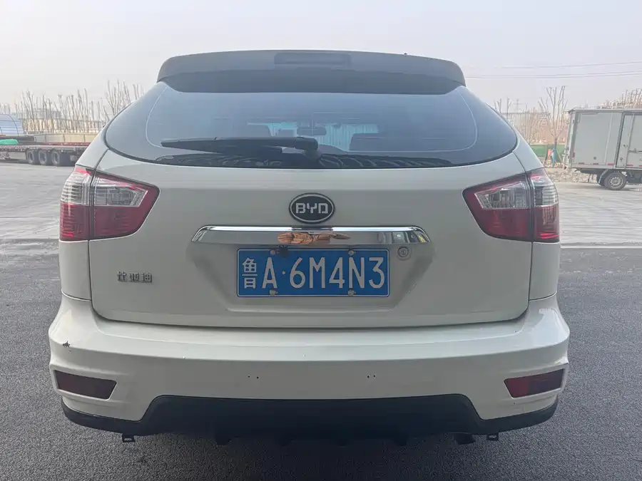 BYD S6