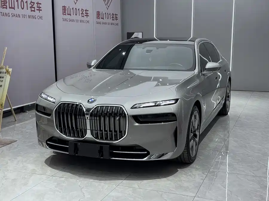 BMW i7
