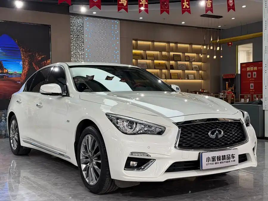Infiniti Q50L