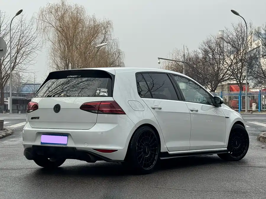 Volkswagen Golf GTI
