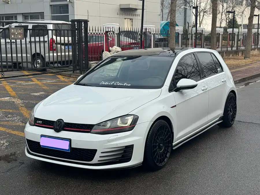 Volkswagen Golf GTI