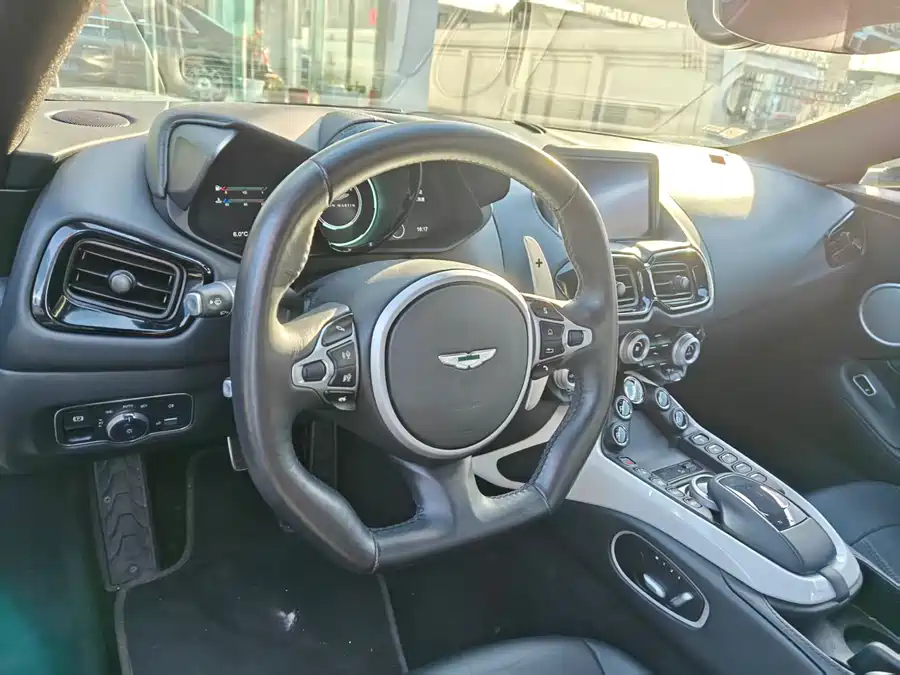 Aston Martin V8 Vantage