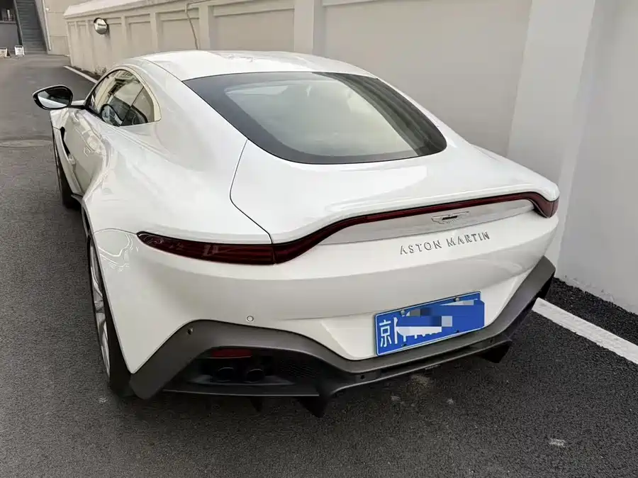 Aston Martin V8 Vantage