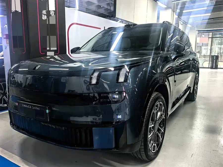 Lynk & Co 900