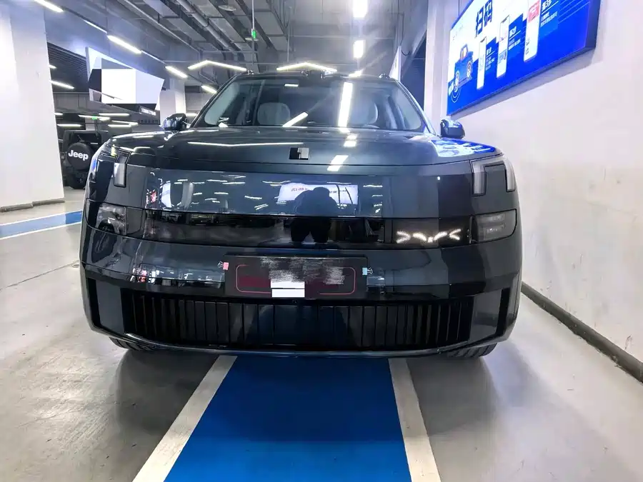 Lynk & Co 900