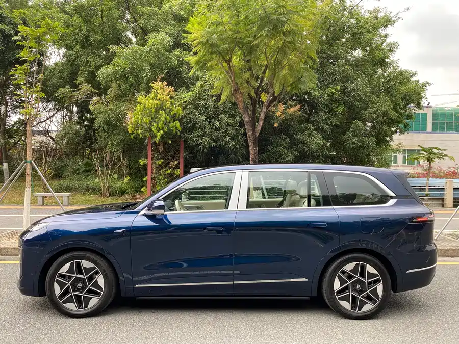 Deepal dark blue S09