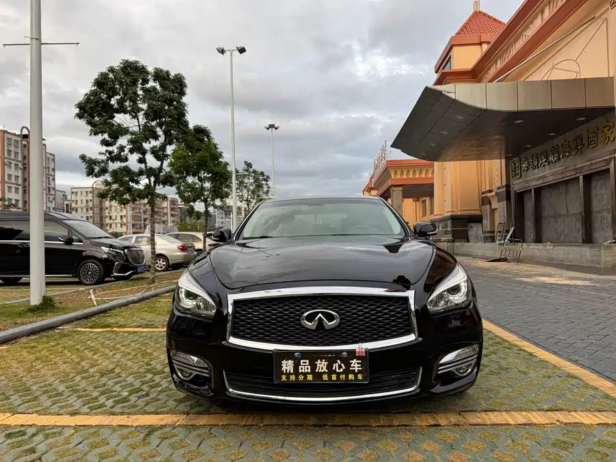 Infiniti Q70